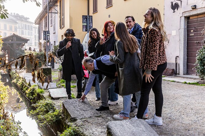 Milan: Navigli Food & Drinks Tour with Eating Europe - Fried pizza and Campari at Sciué Navigli