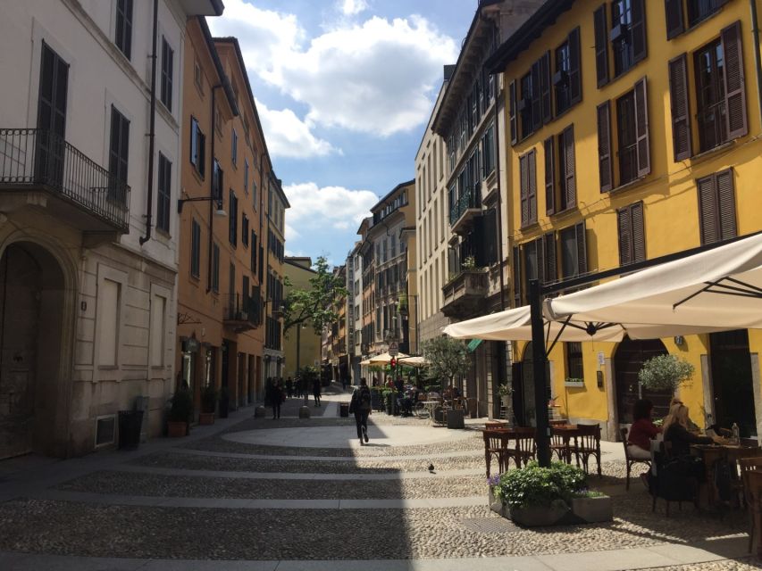 Milan: Pinacoteca Art Gallery and Brera District Guided Tour - Walking through Brera after the gallery