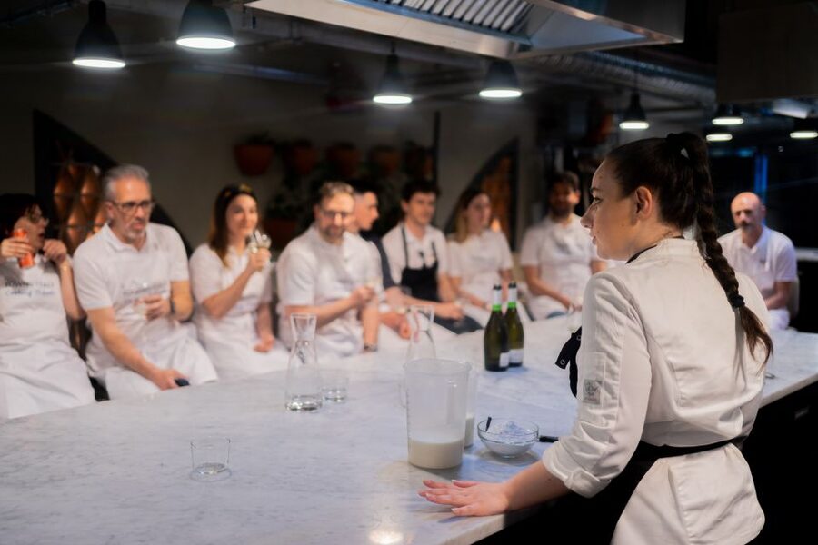 Milan: Pizza or Pasta and Gelato-Making Class with Wine - The pasta option and what changes