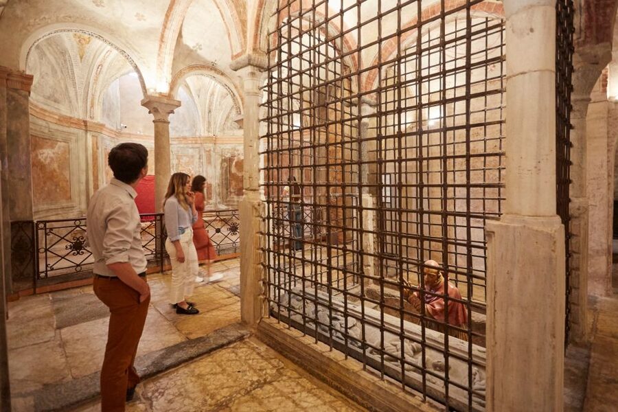 Milan: San Sepolcro Crypt Skip-the-Line Entry Ticket - Finding the Crypt in Piazza San Sepolcro