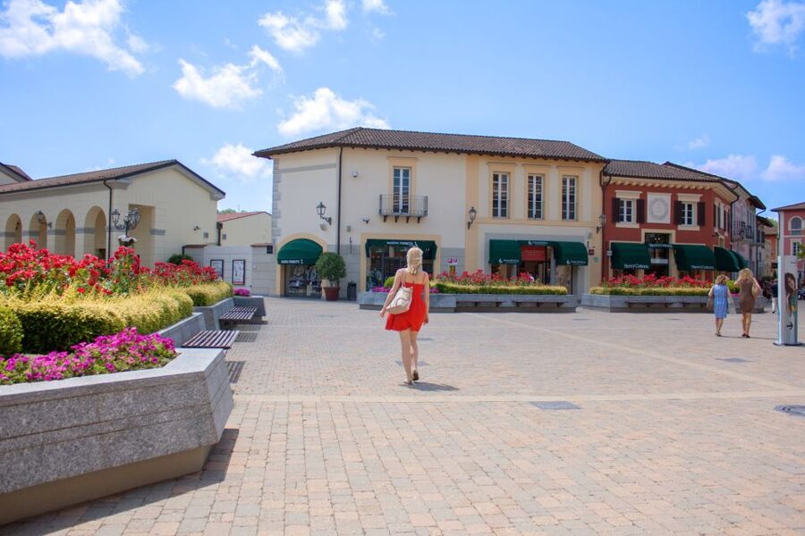Milan: Serravalle Designer Outlet Roundtrip Bus Transfer - Small details that make the day easier