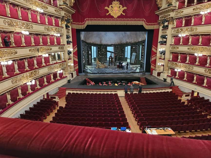 Milan: Skip-the-Line La Scala Museum Tour + Hop On Hop Off - The optional two-day sightseeing bus ticket