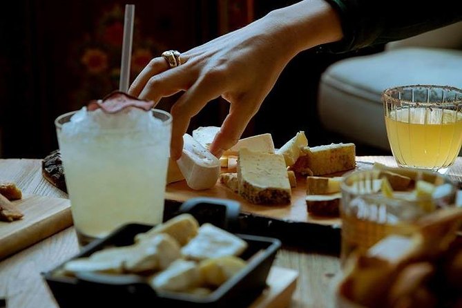 Milan: Sunset Navigli Food & Drinks Tour by Do Eat Better - End with gelato on Naviglio Grande