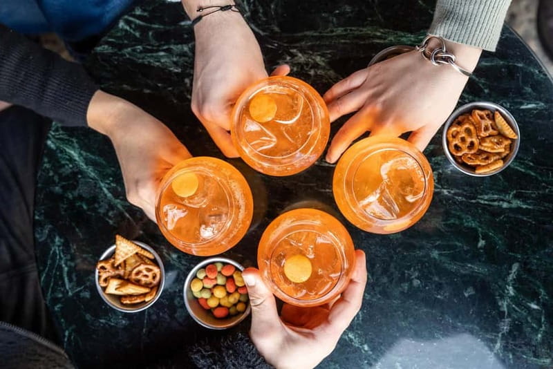 Milan: Sunset Navigli Food & Drinks Tour with a Local - First stop: learning the Milanese aperitivo rhythm