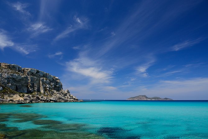Mini Cruise to Favignana and Levanzo with lunch on board - How crowded is the boat?