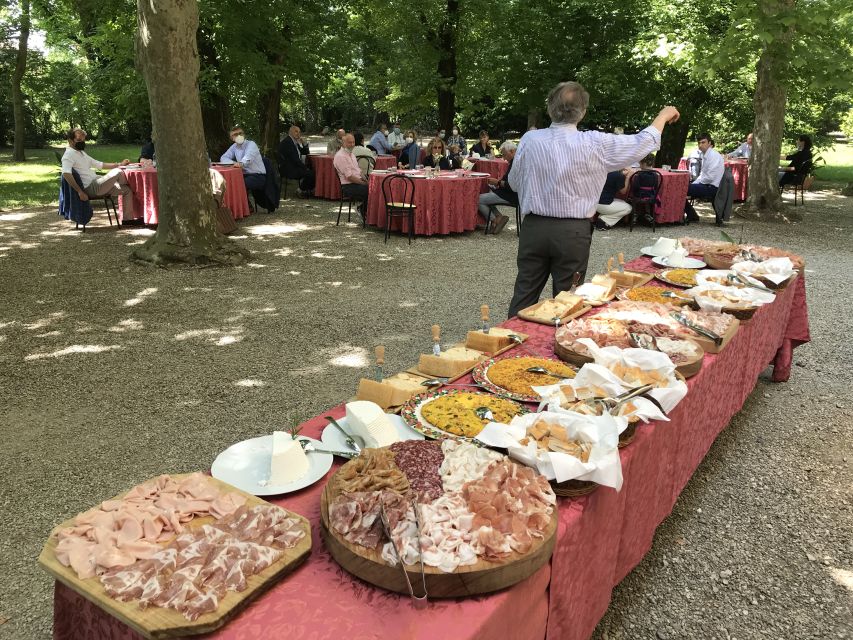 Modena: Balsamic Lunch with Vinegar Cellar Tour and Tasting - Why this vinegar tour feels different
