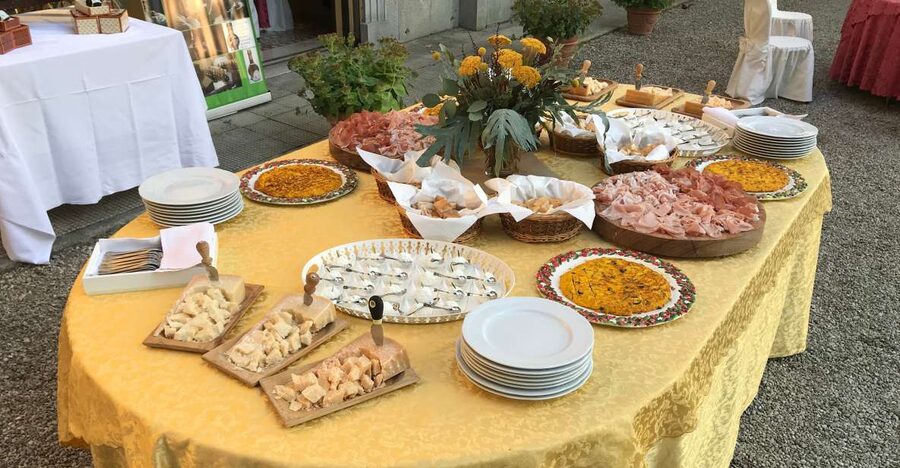 Modena: Balsamic Lunch with Vinegar Cellar Tour and Tasting - Tasting two ages with the right foods