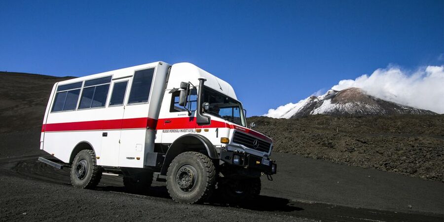 Mount Etna: Roundtrip Cable Car and 4x4 Bus Ticket - Clothing, fitness, and family considerations