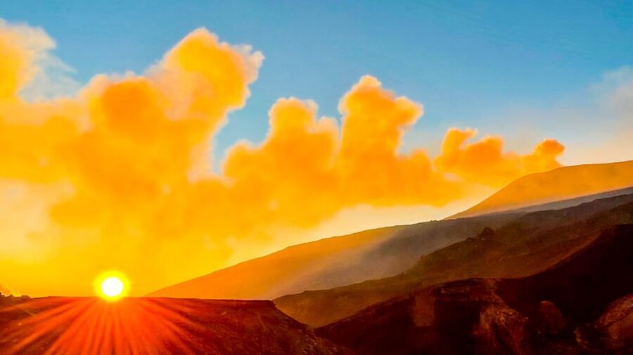 Mount Etna: Trek to 3000m with cable car and jeep - Why the descent can be the hardest part