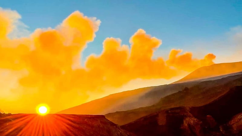 Mount Etna: Trek to 3000m with cable car and jeep - The views from Bove Valley to Sicily’s interior