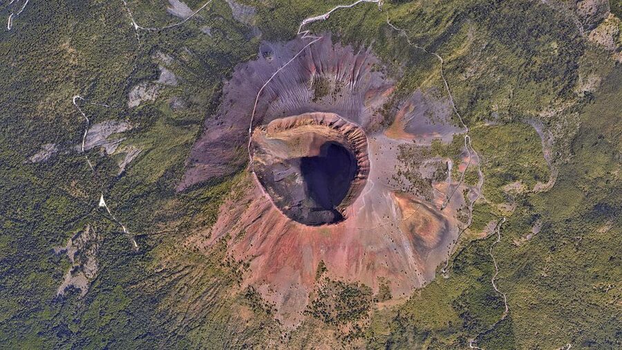 Mount Vesuvius: Skip-the-Line Ticket and Smart Digital Guide - Looking into the crater and around the rim