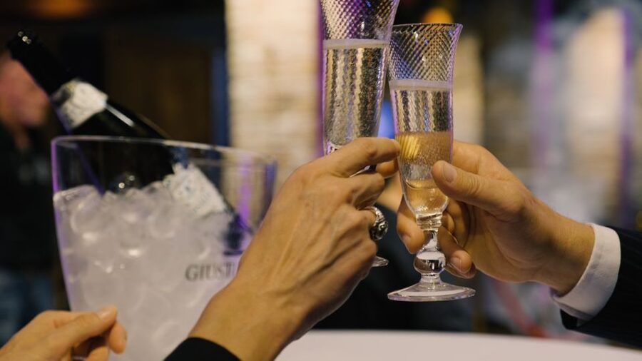 Murano: Glass Blowing Demonstration with Optional Drinks - Why Murano glass is worth seeing in person