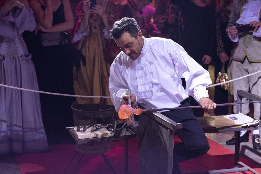 Murano: Glass Blowing Demonstration with Optional Drinks - What happens during the 25-minute presentation