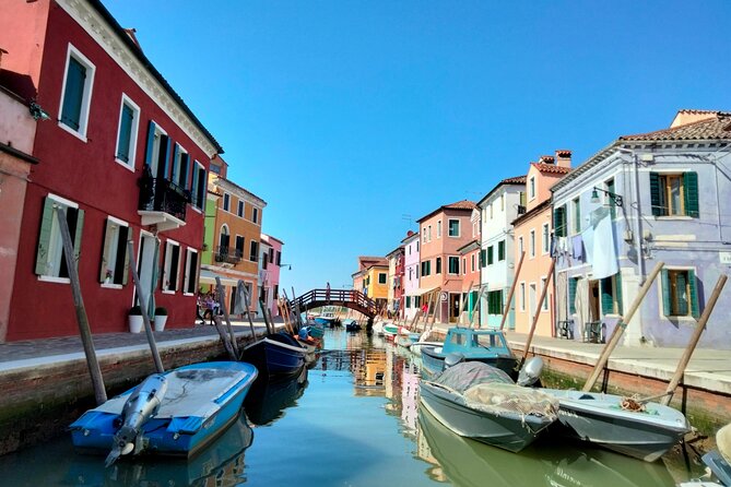 Murano Glass Experience With a Visit to a Burano Lace Island - Murano glass: a short demonstration with a big showroom