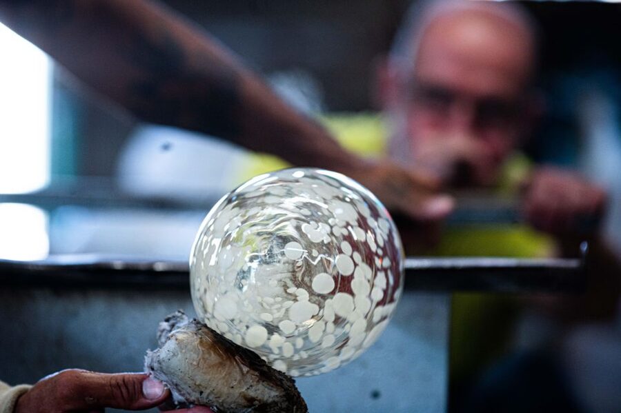 Murano: Glass Factory Experience with Tour and Demonstration - The second demonstration: turning glass into animals