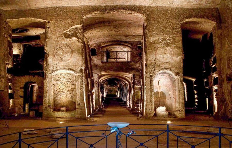 Naples: Catacombs of San Gennaro Entry Ticket & Guided Tour - The upper catacomb and its Pompeian-style paintings