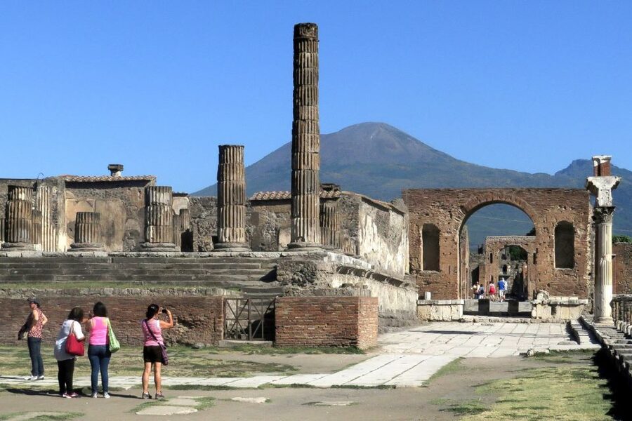 Naples: Day Trip to Pompeii and Capri - The day’s order can affect your experience