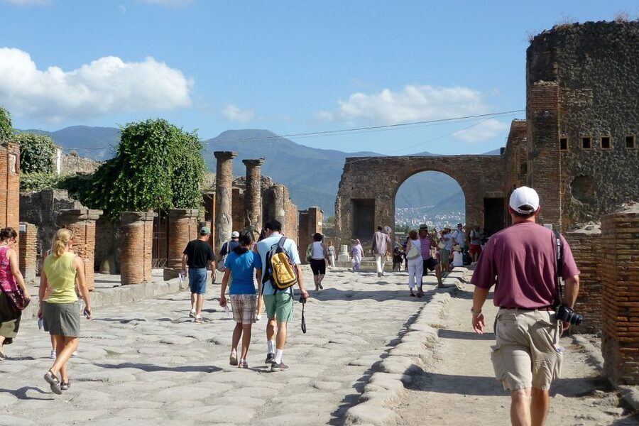 Naples: Day Trip to Pompeii and Capri - Food, footwear, and weather planning