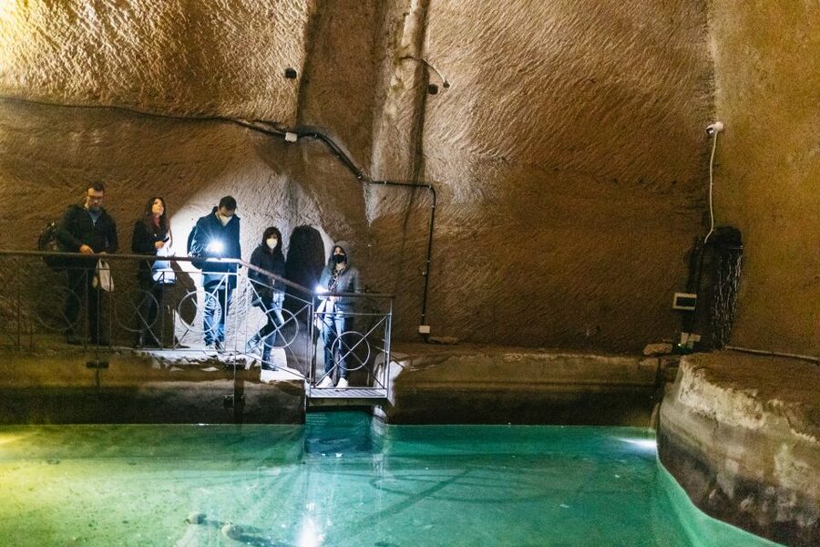 Naples: Naples Underground Entry Ticket and Guided Tour - Guides, group size, and how the visit feels