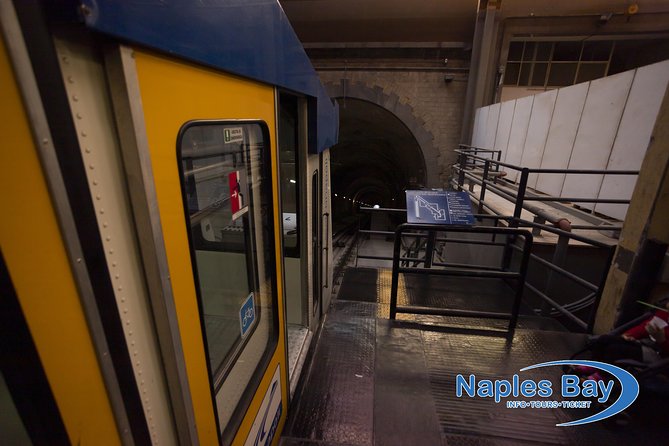 Naples Panoramic Walking Tour: From the Hills to the Center - Descending through stairways and local corners