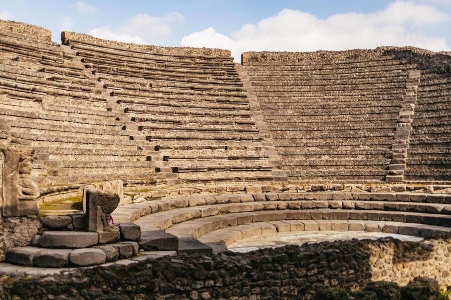 Naples: Pompeii and Mt. Vesuvius with Lunch and Wine Tasting - Guides and transport make the difference