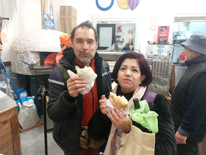 Naples: Street Food Experience With 6 Stops - Stop two: the crunchy Neapolitan tarallo