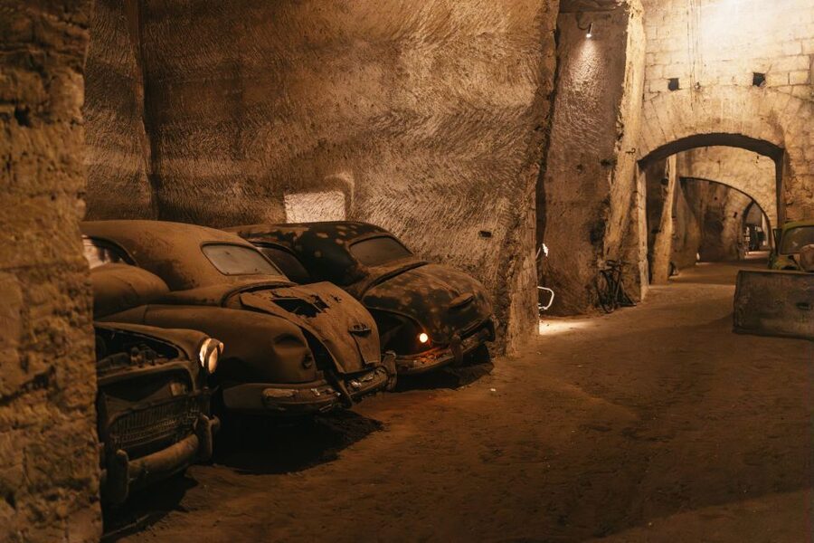 Naples: The Bourbon Tunnel Guided Tour with Entrance Ticket - Walking through four centuries of underground Naples
