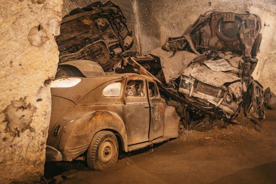 Naples: The Bourbon Tunnel Guided Tour with Entrance Ticket - Statues, cars, and motorcycles in the darkness