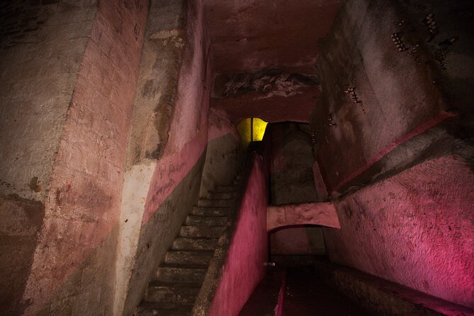 Naples Underground Spanish Quarters with Guide - Finding the entrance in the Spanish Quarters