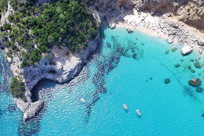 One day guided boat tour along the Baunei coast. - Cala Mariolu: the first long swim and snorkel stop