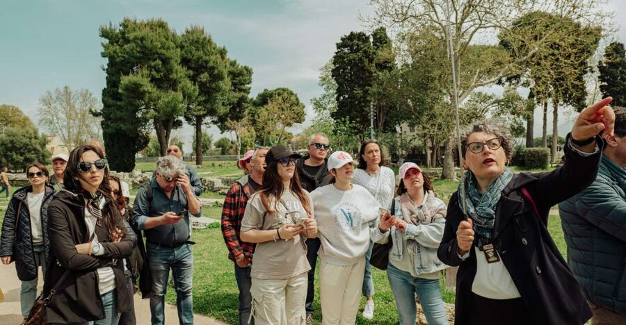 Paestum: Small-Group Tour with an Archaeologist and Tickets - The archaeological park: 90 minutes among Greek and Roman ruins