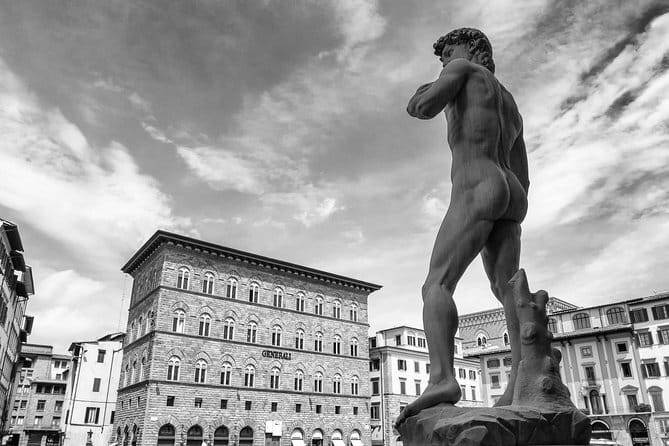 Palazzo Vecchio guided experience with entrance ticket - The Salone dei Cinquecento and its uncertain access