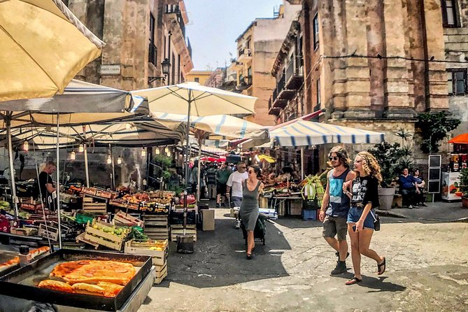 Palermo No Mafia walking tour: discover the Anti-mafia culture in Sicily - Hearing the market’s complicated story