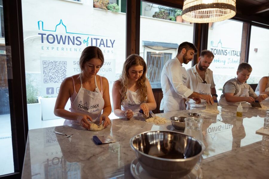Palermo: Pizza and Gelato Cooking Class with Dinner and Wine - Starting with dough and the Palermo style