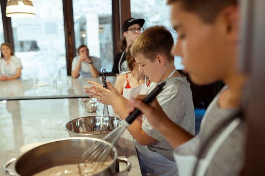 Palermo: Pizza and Gelato Cooking Class with Dinner and Wine - Wine, soft drinks, and the social side