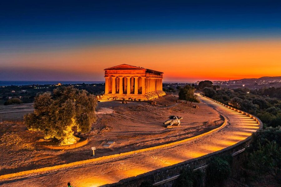 Palermo: Valley of the Temples and Scala dei Turchi Day Trip - Meeting in central Palermo