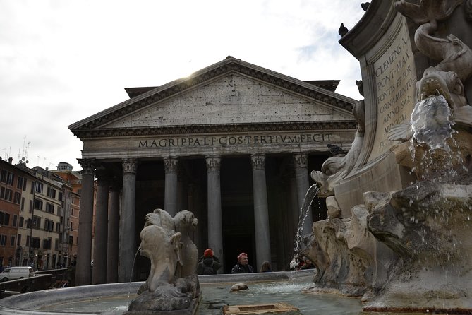 Pantheon Elite Guided Tour - Rome's Iconic Ancient Temple - Crowds, timing, and the skip-the-line question