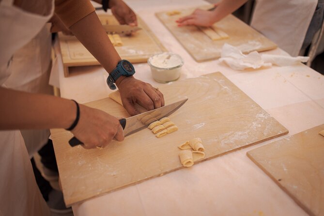 Pasta Cooking Class in Rome - Fettuccine Class in Piazza Navona - The instructors can make or break the hour