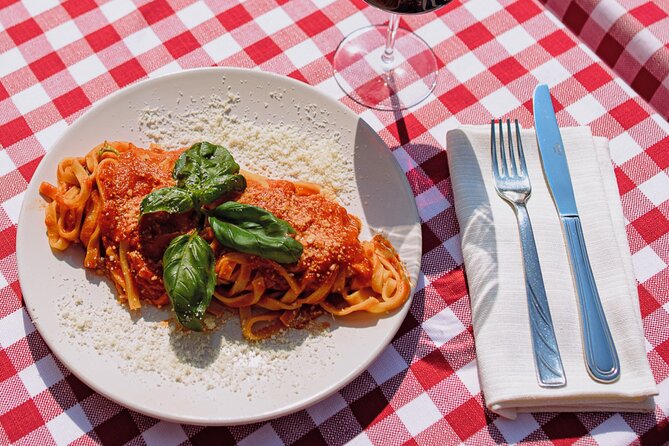 Pasta Cooking Class in Rome - Fettuccine Class in Piazza Navona - What happens during the two-hour class