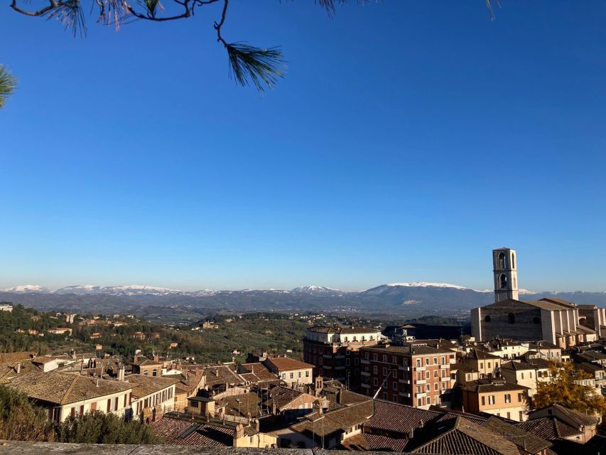 Perugia: Old Town Walking Tour, Piazza IV Novembre - Starting in the cloister beside Piazza IV Novembre