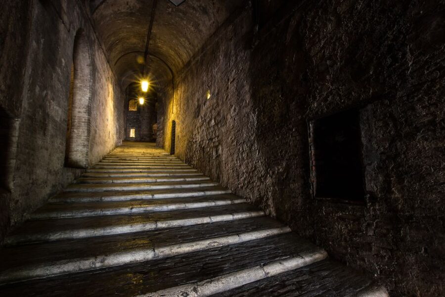 Perugia: Old Town Walking Tour, Piazza IV Novembre - From Etruscan foundations to the medieval city