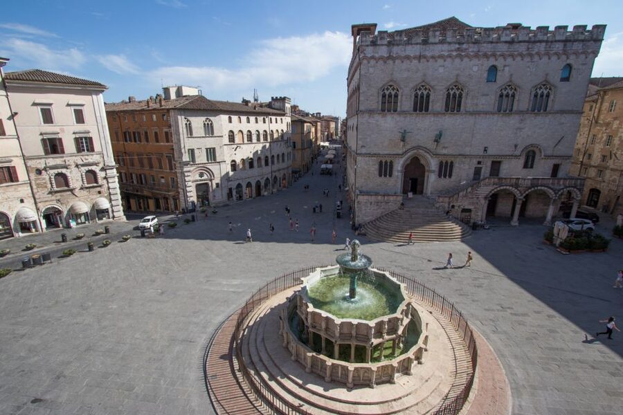Perugia: Old Town Walking Tour, Piazza IV Novembre - Views across Umbria toward Assisi