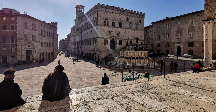Perugia: Old Town Walking Tour, Piazza IV Novembre - Entering Rocca Paolina underground