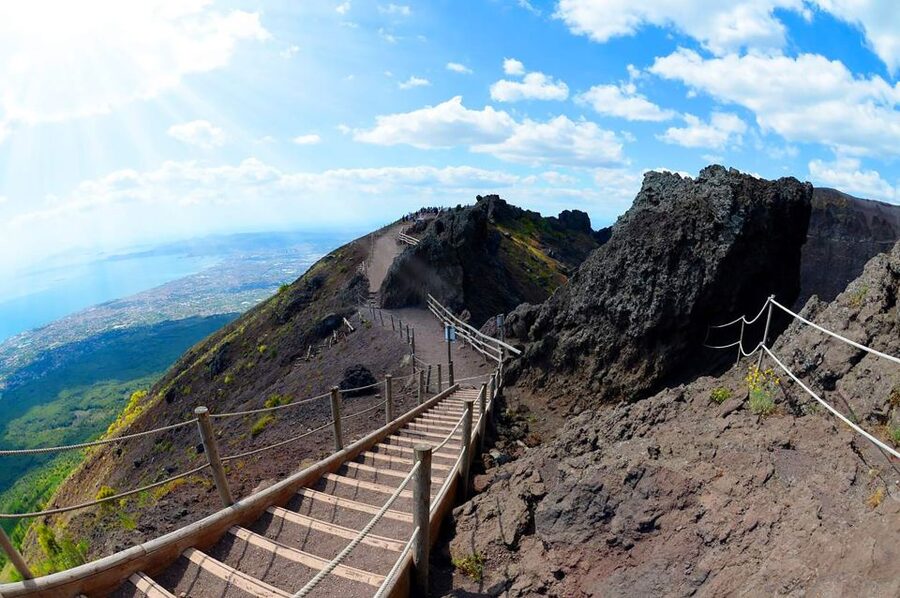 Pompeii: Day Tour of Pompeii and Vesuvius with Bus Transfer - The break between ruins and volcano