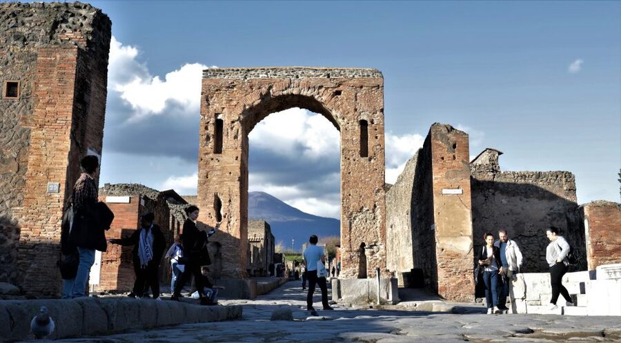 Pompeii: Day Tour of Pompeii and Vesuvius with Bus Transfer - Should you book the Pompeii and Vesuvius tour?