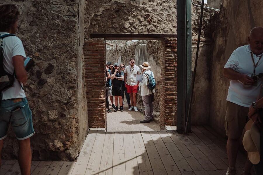 Pompeii: Entry Ticket and Guided Tour with an Archaeologist - The plaster casts and the human cost of the eruption