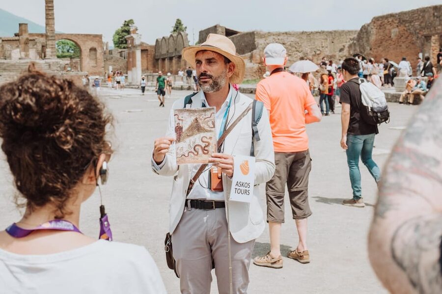 Pompeii: Entry Ticket and Guided Tour with an Archaeologist - The Forum and the public center of Pompeii