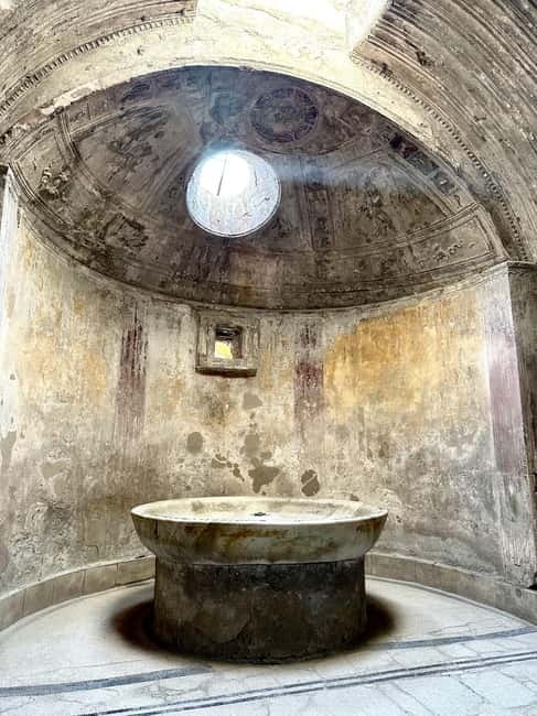 Pompeii: Exclusive Tour with Archaeologist and Entry Tickets - Why an expert guide helps at Pompeii