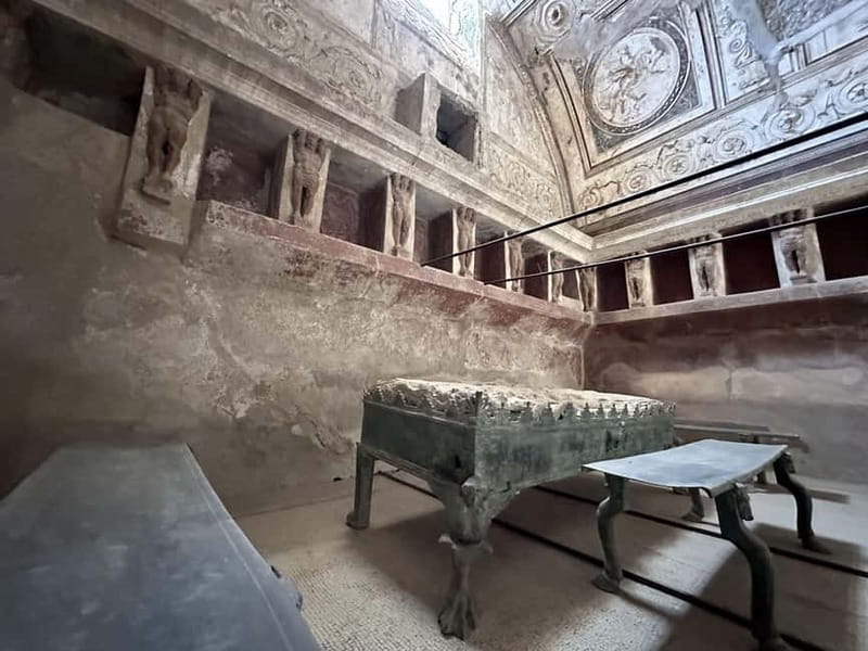 Pompeii: Exclusive Tour with Archaeologist and Entry Tickets - Pompeii’s houses: frescoes, mosaics, and social status