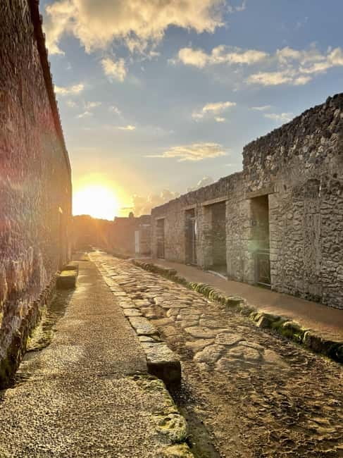 Pompeii: Exclusive Tour with Archaeologist and Entry Tickets - Practical details that can make or break the visit
